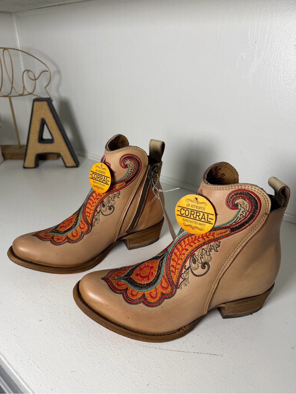 Corral Womens 6.5 NWT Tan Leather Embroidered Western Ankle Boots Booties